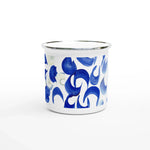 Mug en émail blanc 35 cl Blue Swirls – Léger, vintage et résistant - Laure Leprince - Artiste Peintre