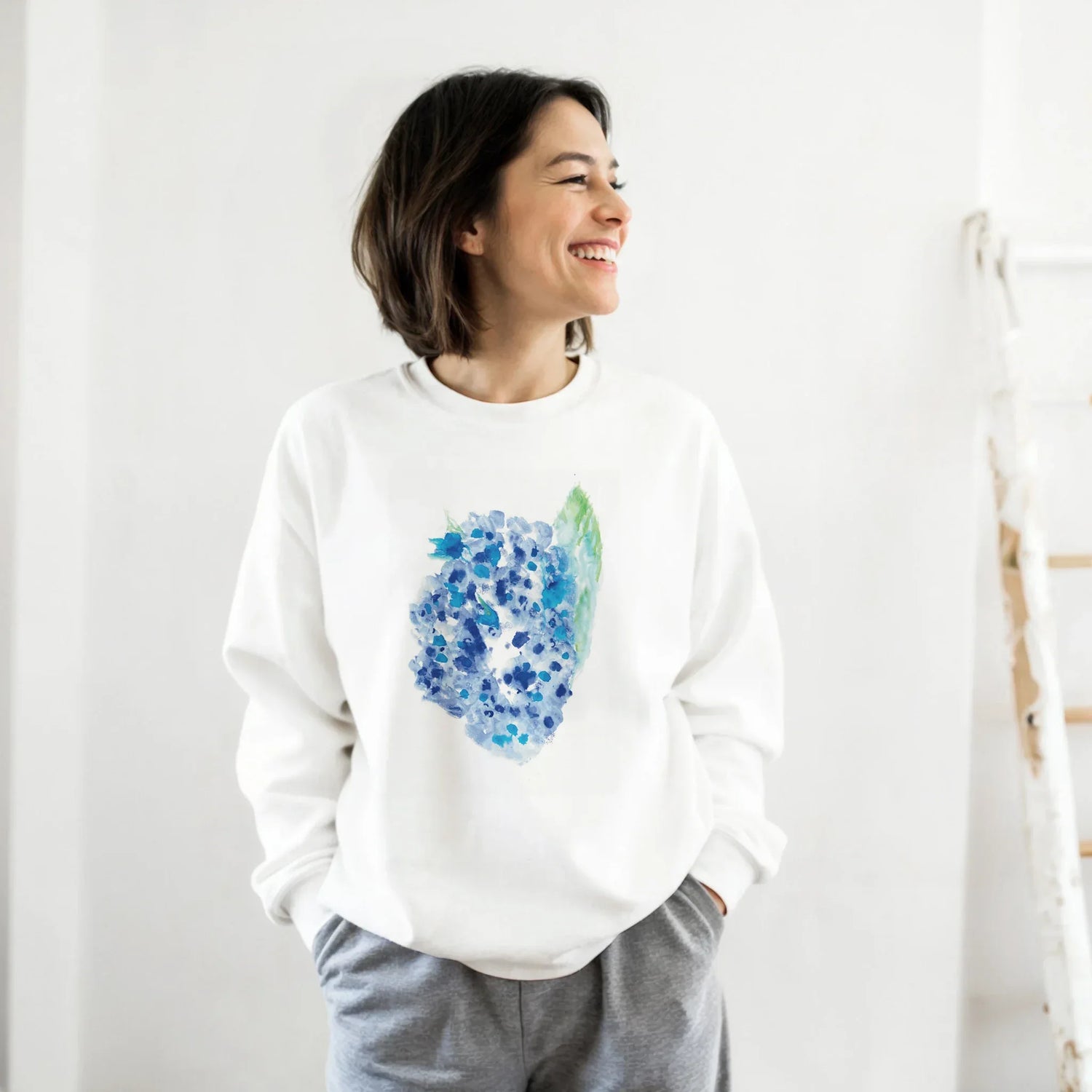 Sweatshirt Unisexe Classique – Impression Artistique Hortensia Celeste | Premium Cotton Blend - Laure Leprince - Artiste Peintre