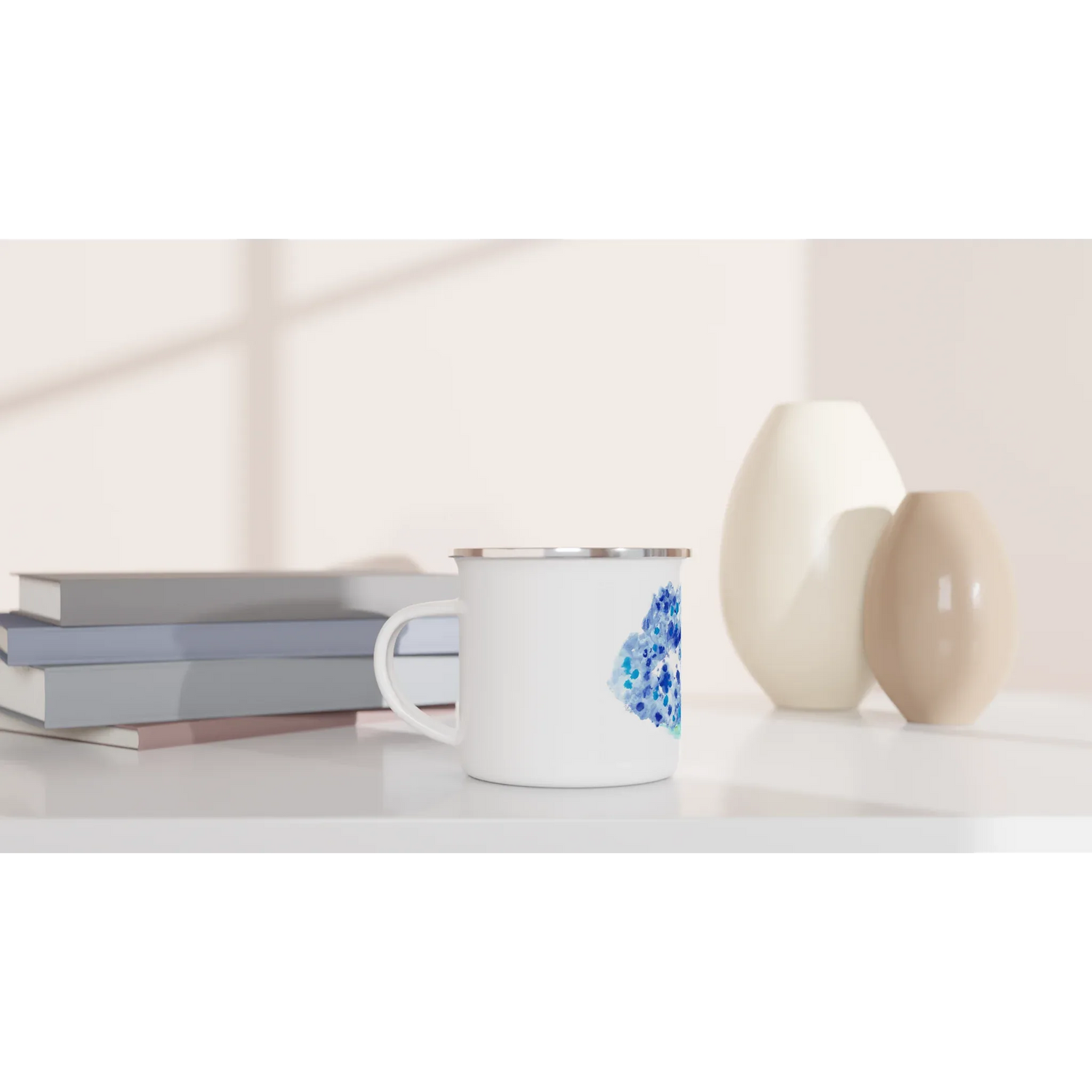 Mug en émail blanc 35 cl Hortensia Celeste – Léger, vintage et résistant - Laure Leprince - Artiste Peintre