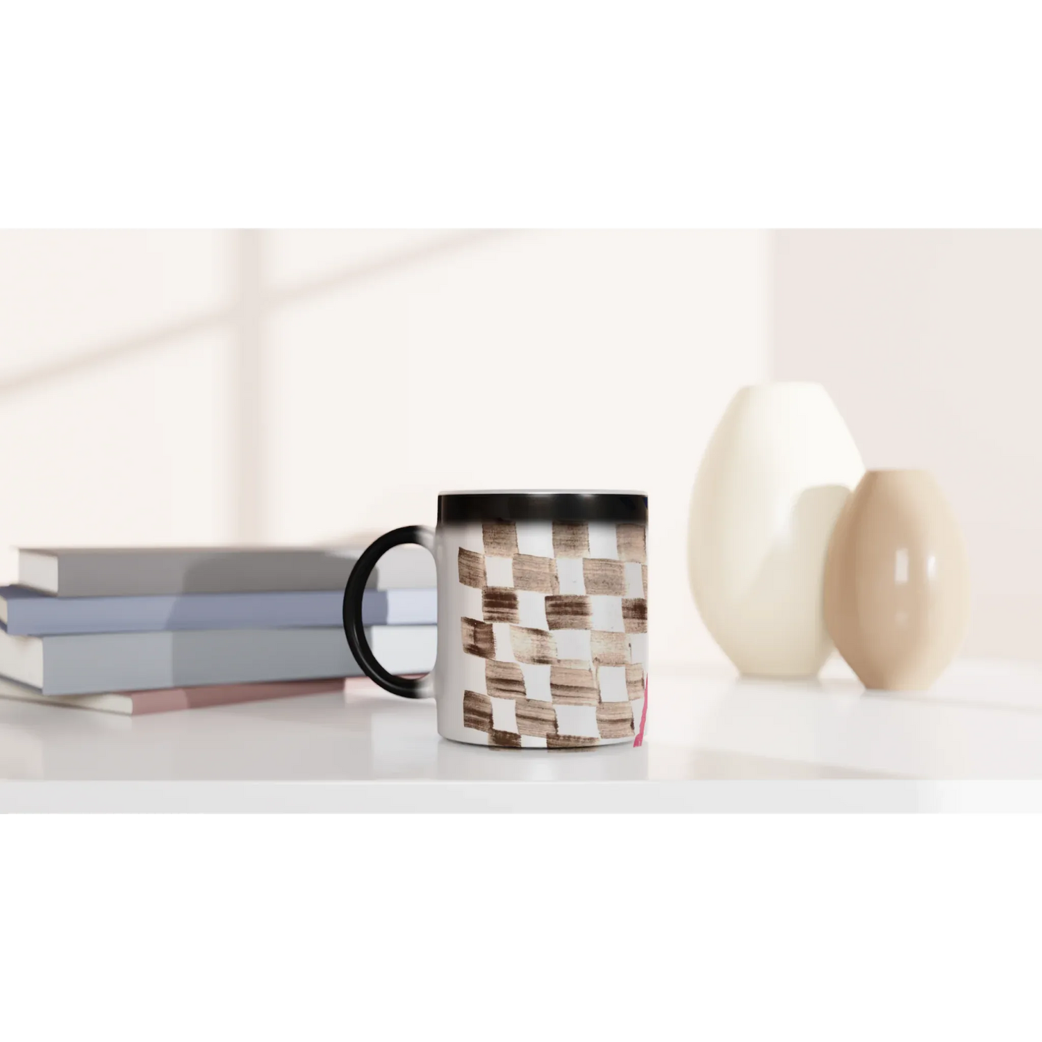 Mug magique en céramique 325 ml damier – Révèlez votre motif à la chaleur - Laure Leprince - Artiste Peintre