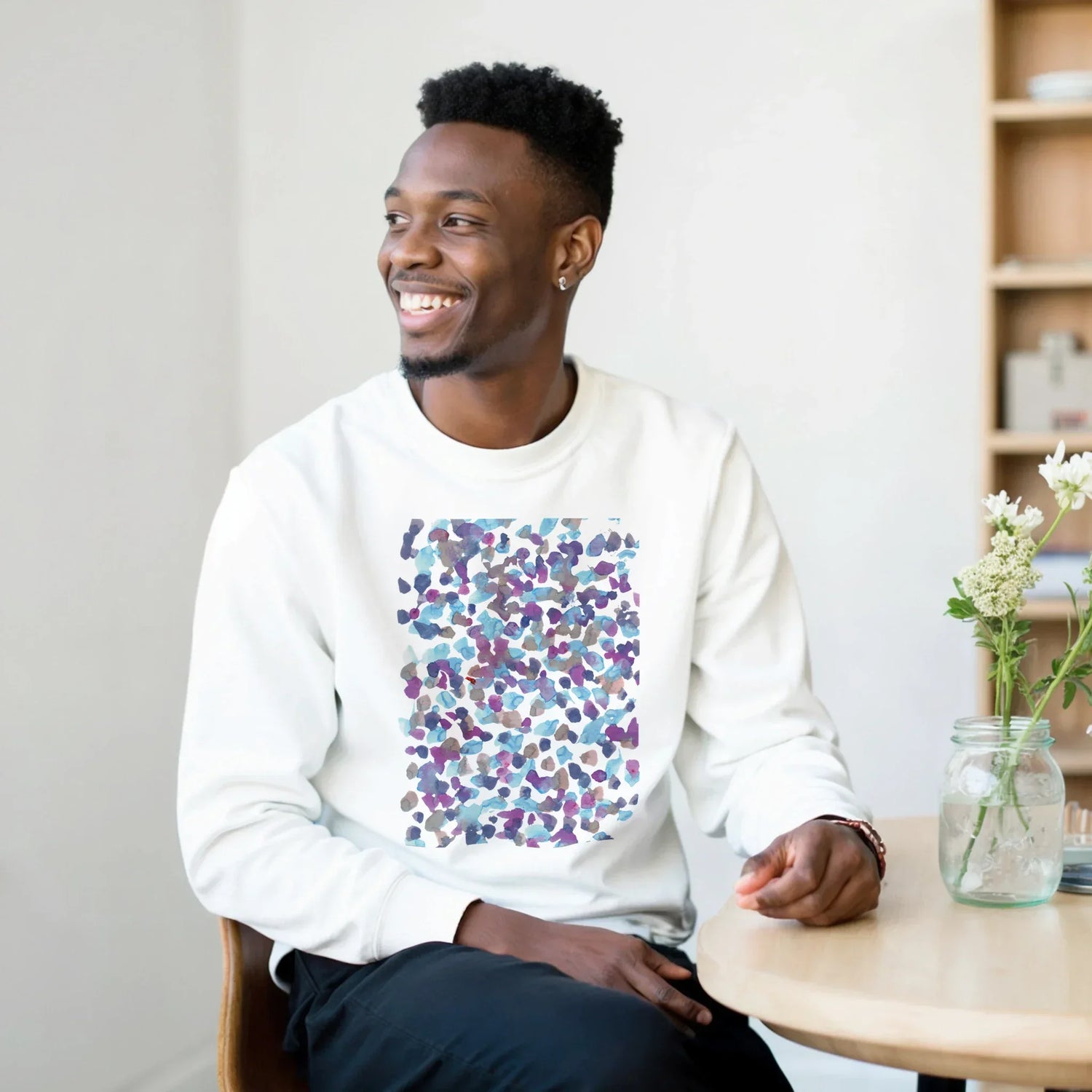 Sweatshirt Unisexe Classique Fragments Indigo – Impression Artistique Multicolore | Premium Cotton Blend - Laure Leprince - Artiste Peintre