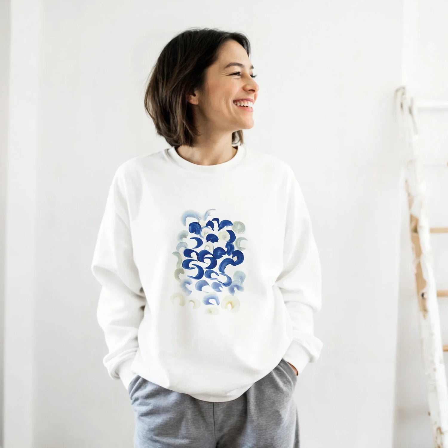 Sweatshirt Unisexe Classique Blue Swirls – Impression Artistique Multicolore - Laure Leprince - Artiste Peintre