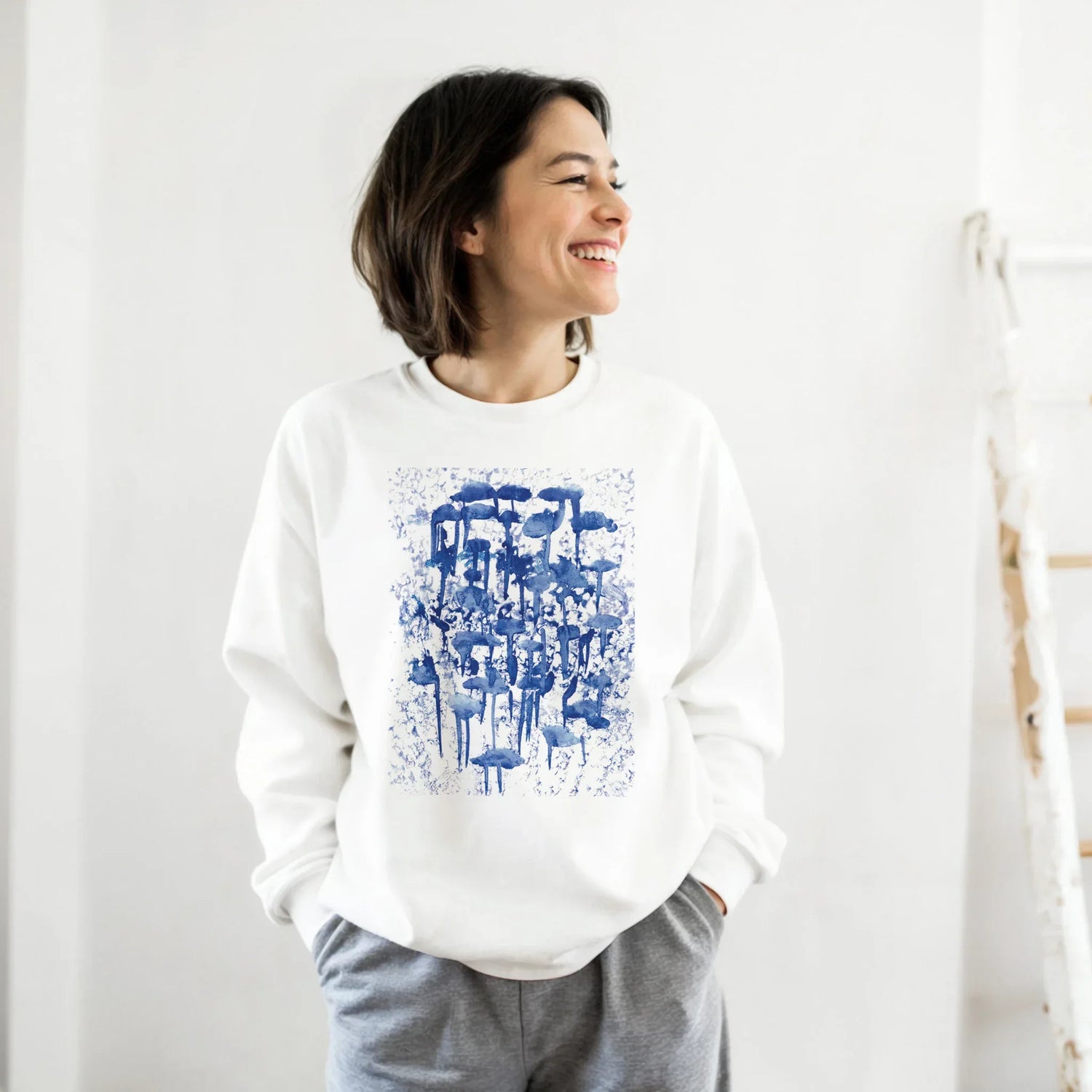 Sweatshirt Unisexe Classique Forêt Indigo – Impression Artistique Multicolore | Premium Cotton Blend - Laure Leprince - Artiste Peintre