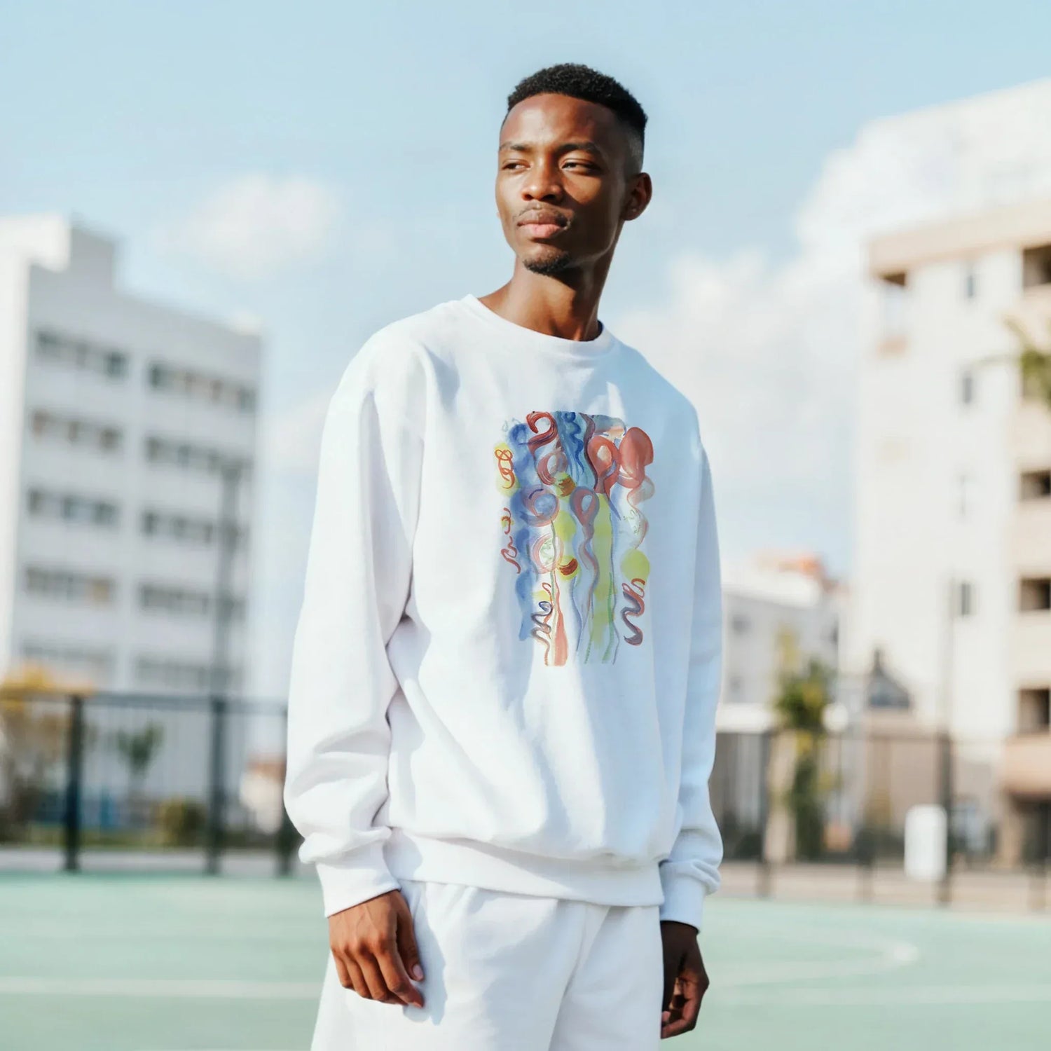 Sweatshirt Unisexe Classique Urban Parade – Impression Artistique Multicolore - Laure Leprince - Artiste Peintre